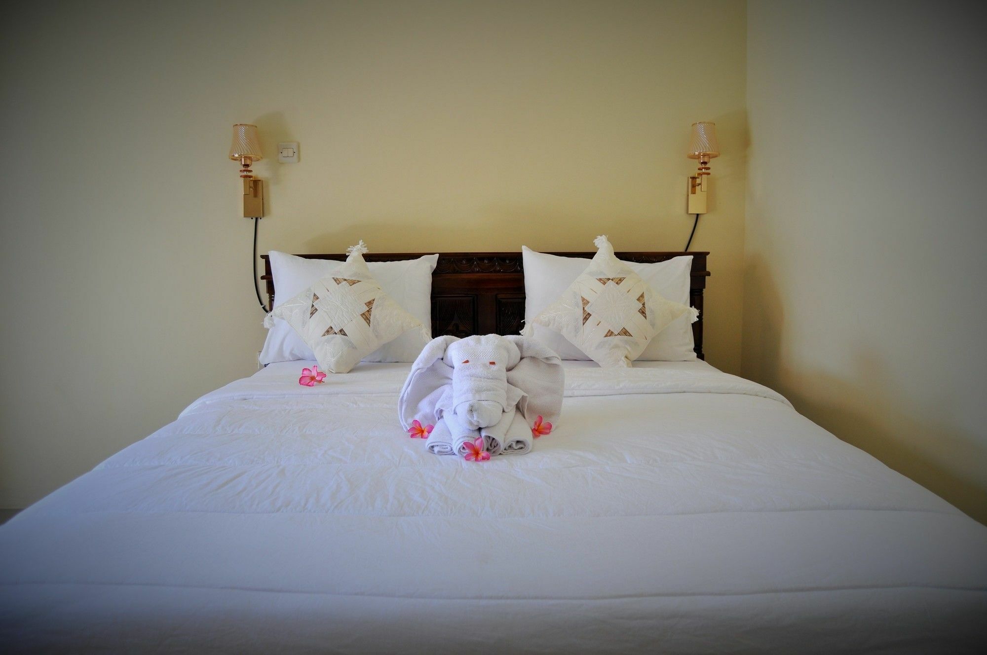 Deva Devi Beach Inn Luxury Batununggul Buitenkant foto